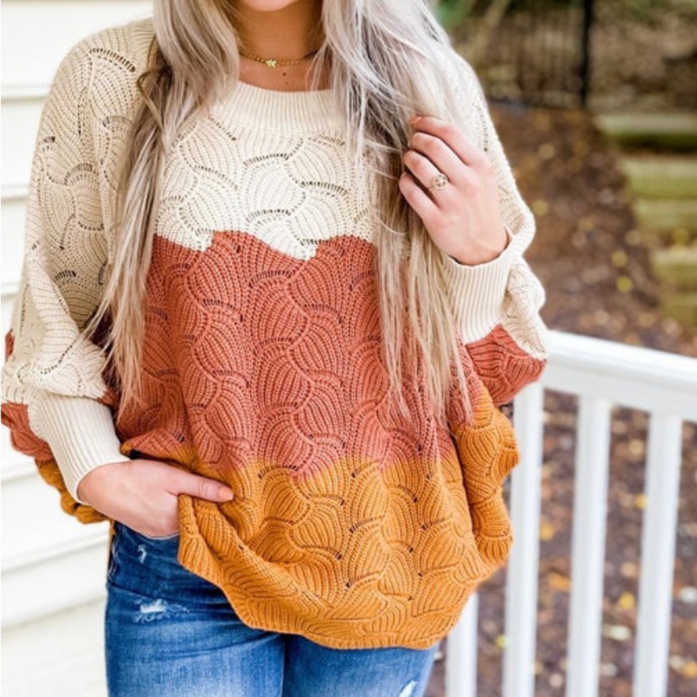 Cute airy sweater ! Just doesn’t fit anymore ! Beautiful colors !